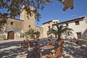 torre-del-prior-tarragona-patio